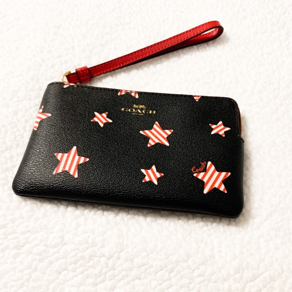 Coach Corner Zip Wristlet | Star Striped